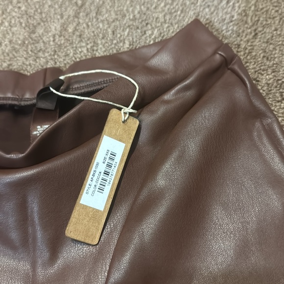 Skims faux leather biker shorts - Picture 2 of 2